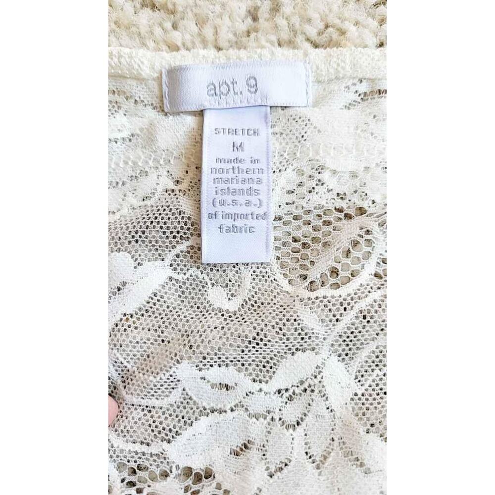 Ivory Lace Vneck Shorrt Sleeve Shirt With Built In Cami Womens Medium NWT - Picture 4 of 7